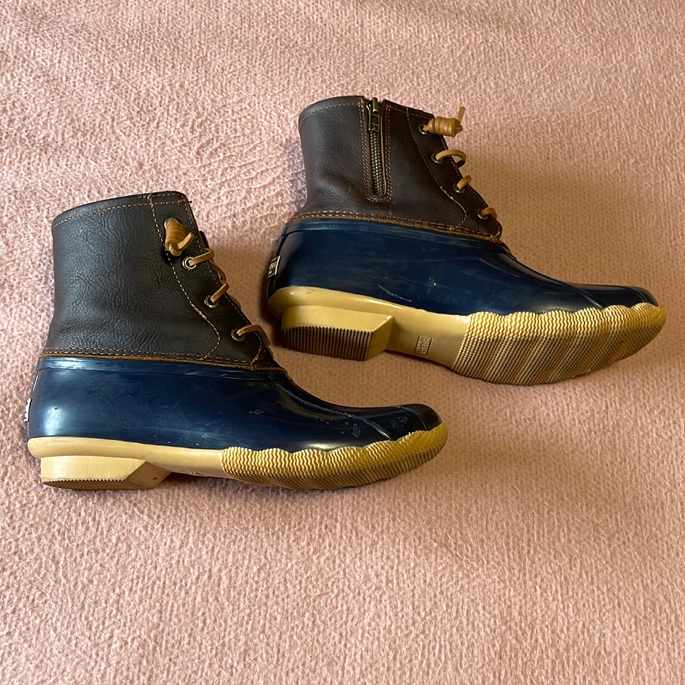 Sperry duck boots.   Size 8